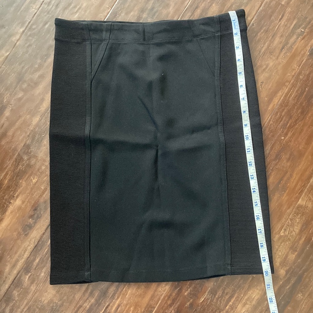 BCBGMaxAzria black skirt. Size M
